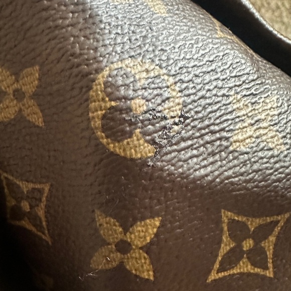 Louis Vuitton Pre-Owned
2016 Monogram Pallas MM satchel - Picture 16 of 16